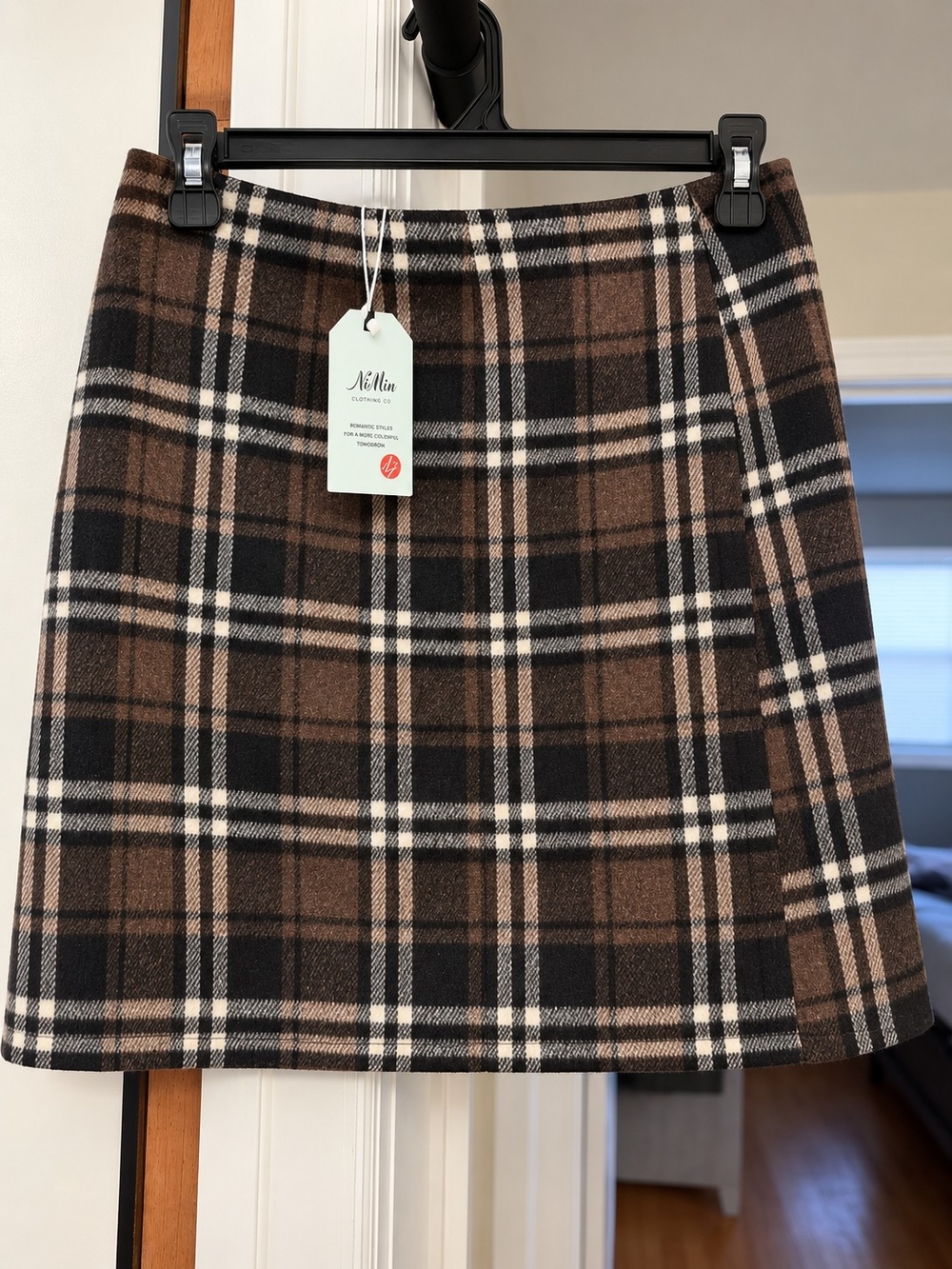 Brown Plaid Mini Skirt – Size Medium – NWT